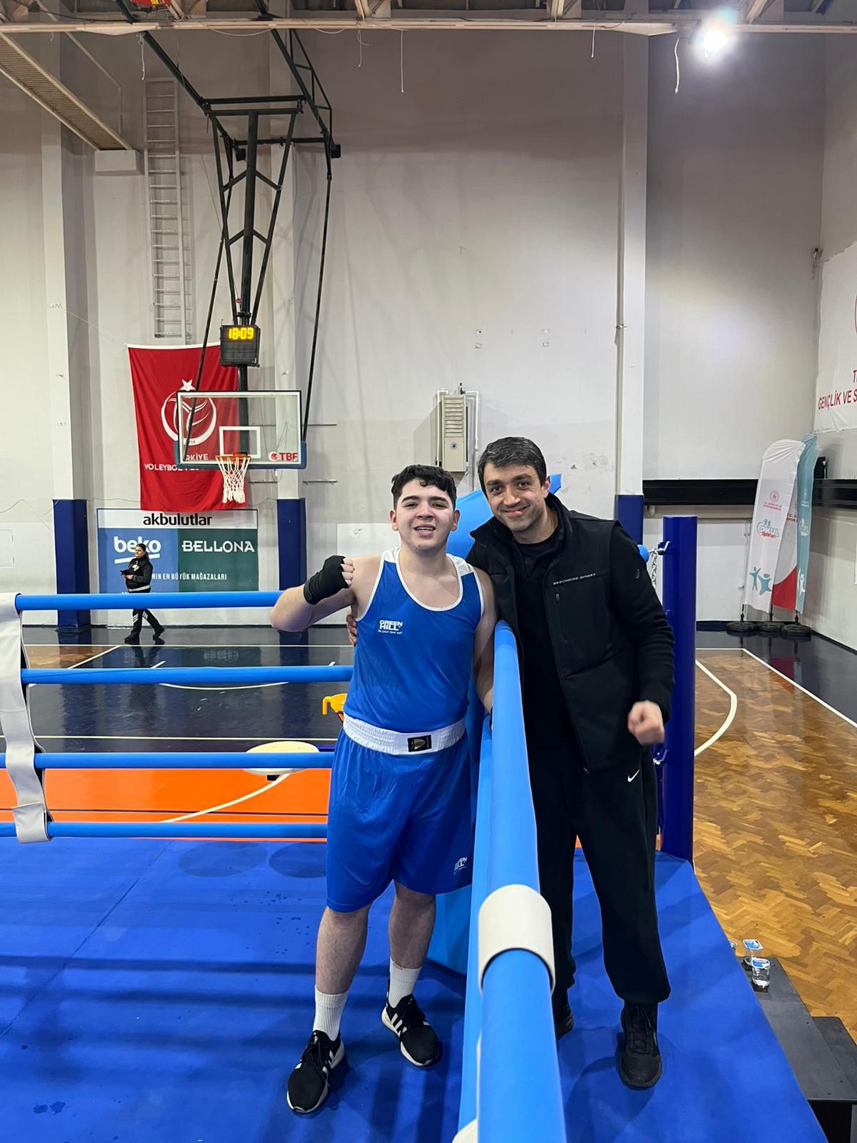 Ring kenarında boks antrenmanı